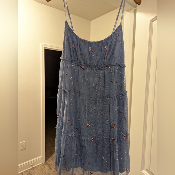 Francesca's Dress Mini w embroidery and mesh lined size L thin straps baby blue - Picture 4 of 6
